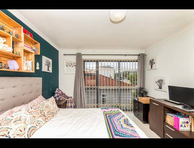 2 BEDROOM FLAT FOR SALE IN PLUMSTEAD